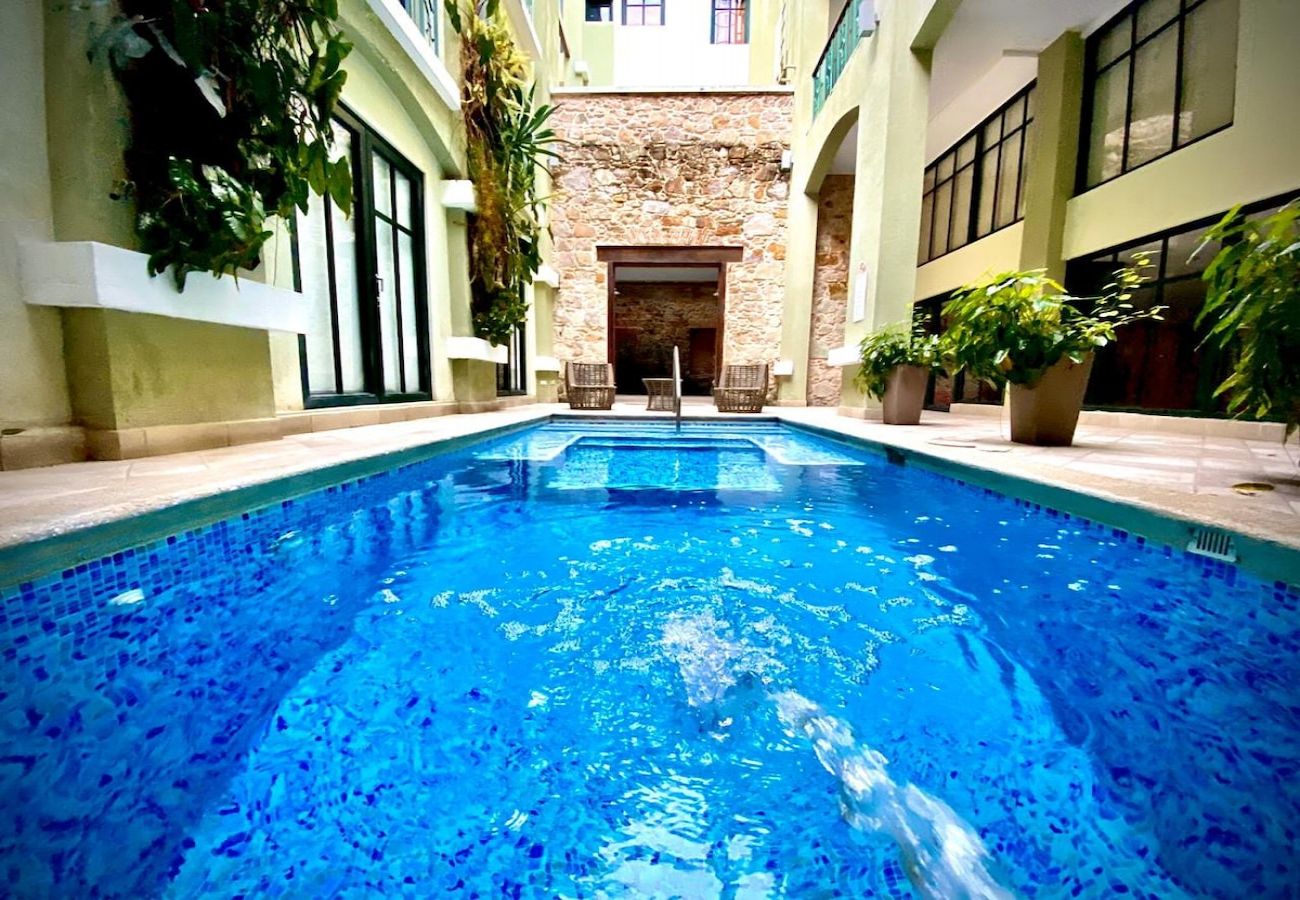 Apartamento en Ciudad de Panamá - Duplex con piscina frente al teatro nacional D9 