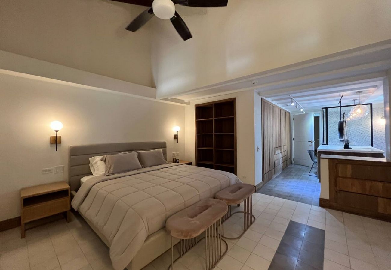 Apartamento en Ciudad de Panamá - Precioso y espacioso 3 dormitorios en el Casco Viejo con balcón