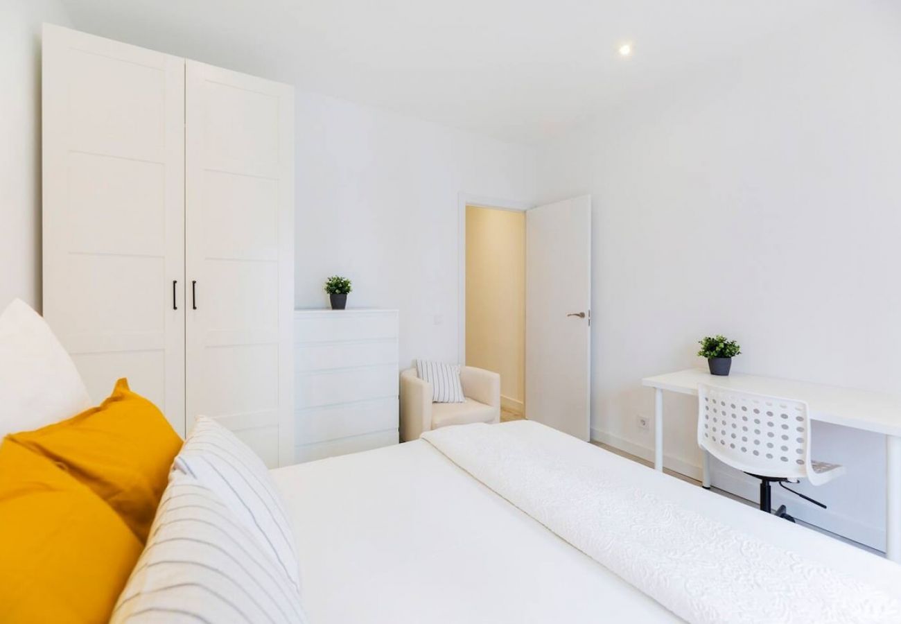 Apartment in Madrid - Incredible Quadruple Apartment in Atocha 1B 