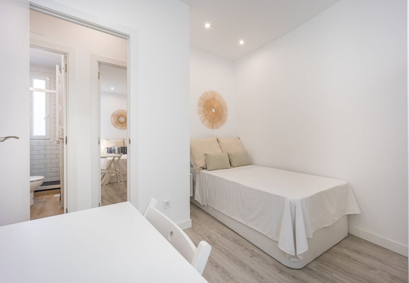 Apartment in Madrid - Magnificent Triple Apartment in Lavapiés-Atocha 